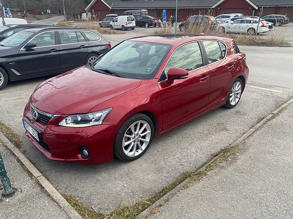 Lexus CT200h 2 of 17