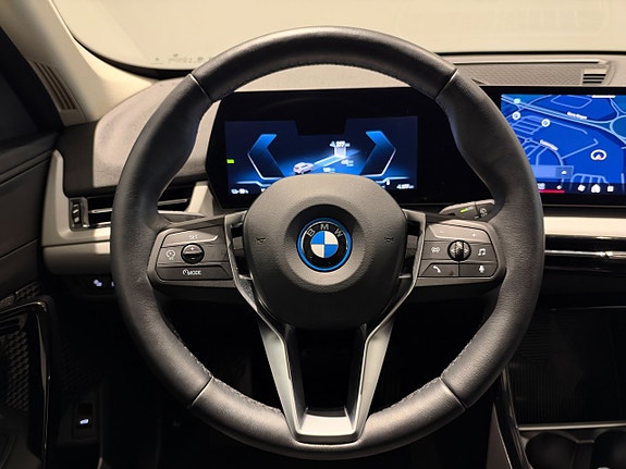 BMW iX1 13 of 18