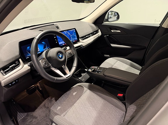 BMW iX1 11 of 18
