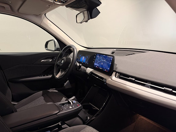 BMW iX1 9 of 18