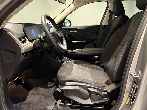 BMW iX1 10 of 18