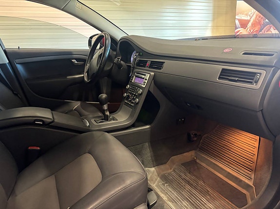 Volvo V70 6 of 7