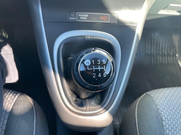 Toyota Verso 27 of 27