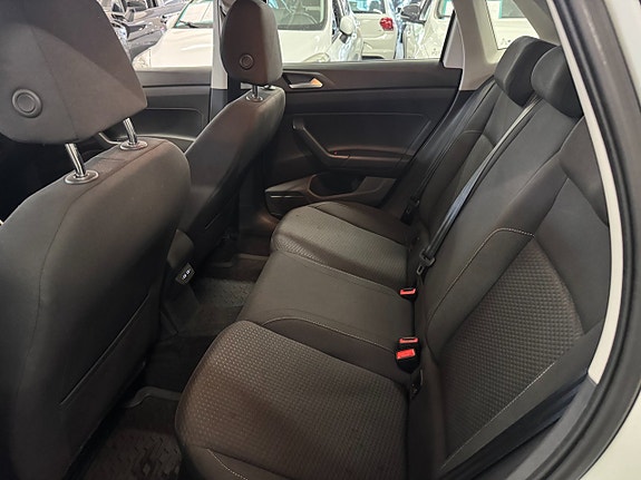 Volkswagen Polo 19 of 25