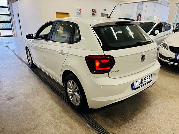 Volkswagen Polo 16 of 25