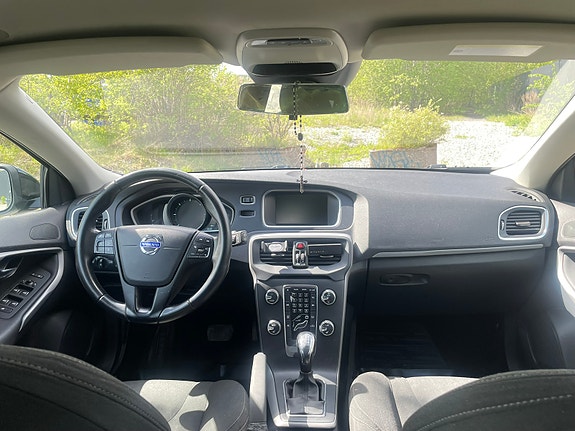 Volvo V40 2 of 5