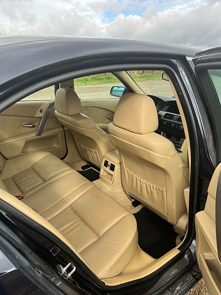 BMW 523i 11 of 12