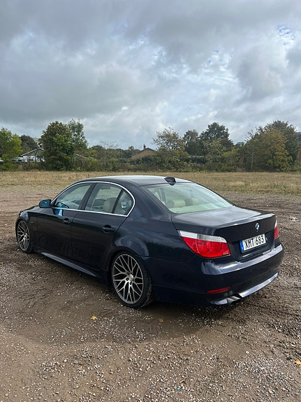 BMW 523i 7 of 12