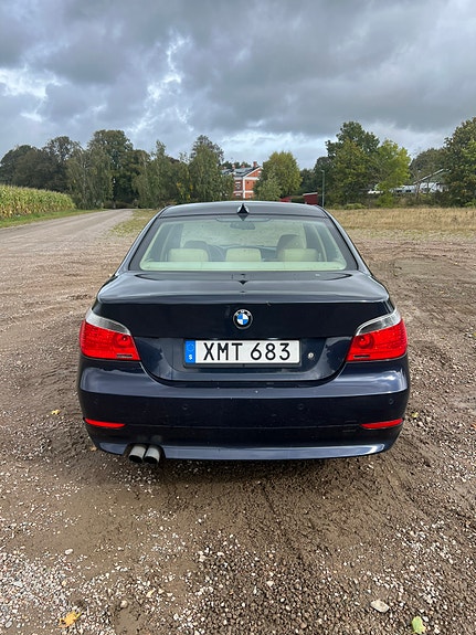 BMW 523i 8 of 12