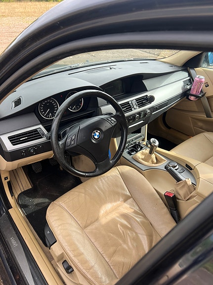 BMW 523i 9 of 12