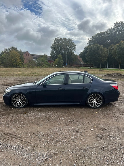 BMW 523i 6 of 12