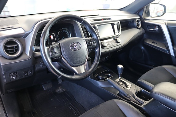 Toyota RAV4 12 of 18