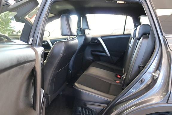 Toyota RAV4 11 of 18