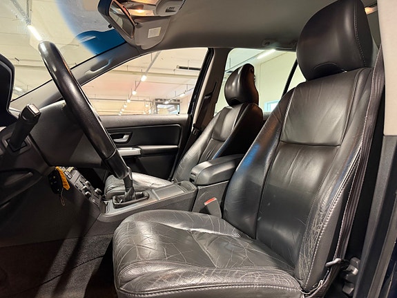 VOLVO XC90 2.5T 209ch AWD BVM Sièges chauffants cuir 7 places Attelage