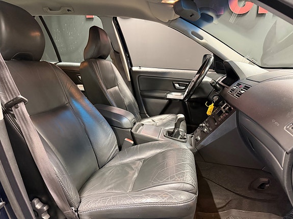 VOLVO XC90 2.5T 209ch AWD BVM Sièges chauffants cuir 7 places Attelage