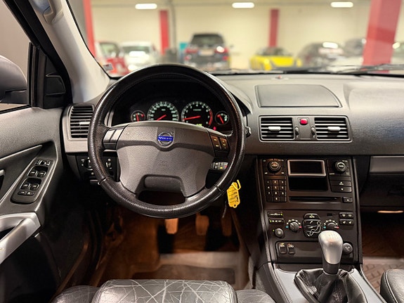 VOLVO XC90 2.5T 209ch AWD BVM Sièges chauffants cuir 7 places Attelage
