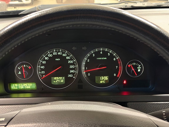 VOLVO XC90 2.5T 209ch AWD BVM Sièges chauffants cuir 7 places Attelage