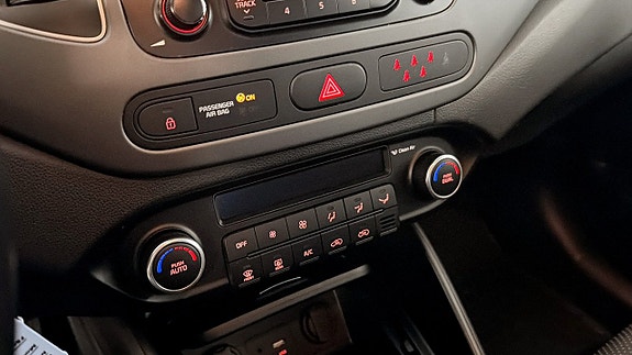 Kia Carens 13 of 21