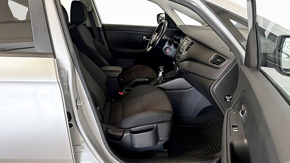 Kia Carens 3 of 21