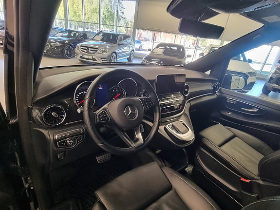 Mercedes-Benz V250 13 of 17