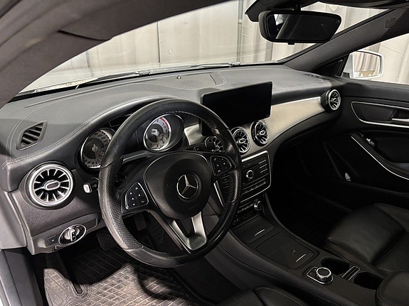Mercedes-Benz CLA200 13 of 30