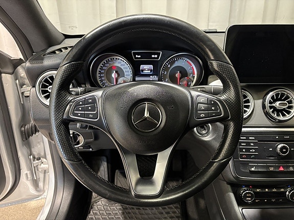 Mercedes-Benz CLA200 15 of 30