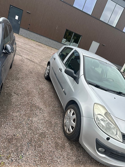 Renault Clio 2 of 10