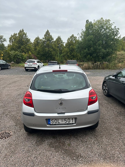 Renault Clio 6 of 10