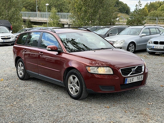Volvo V50 3 of 22