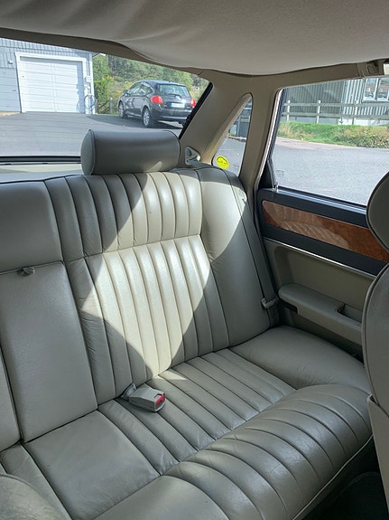 Jaguar XJ40 13 of 18