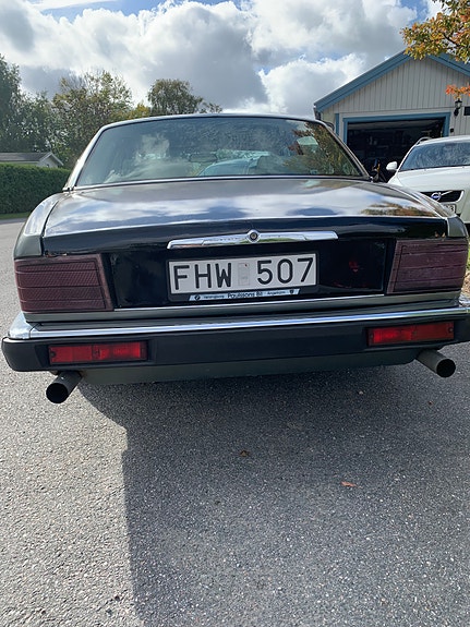 Jaguar XJ40 6 of 18