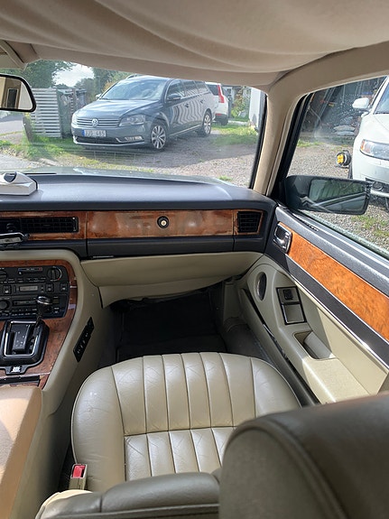Jaguar XJ40 12 of 18