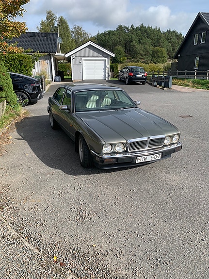 Jaguar XJ40 9 of 18