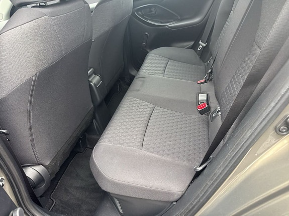 Toyota Yaris 8 of 11