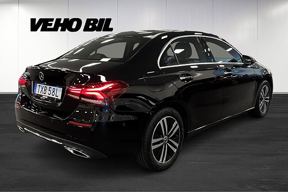 Mercedes-Benz A250 e 3 of 25