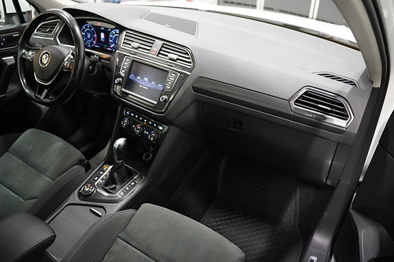 Volkswagen Tiguan 10 of 27