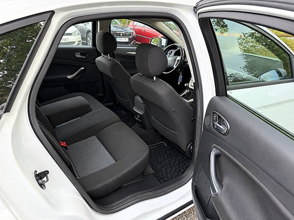 Ford Mondeo 15 of 20