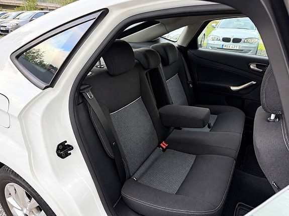 Ford Mondeo 17 of 20
