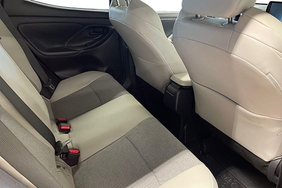 Toyota Yaris 9 of 21