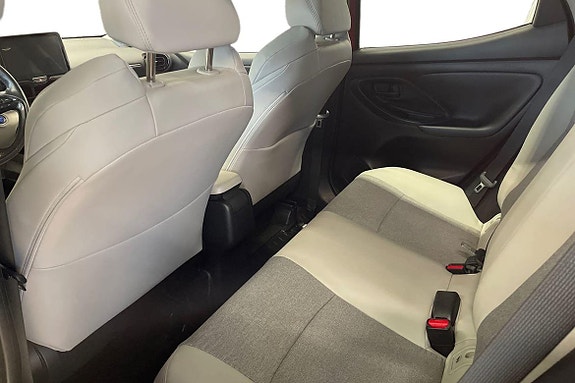 Toyota Yaris 13 of 21