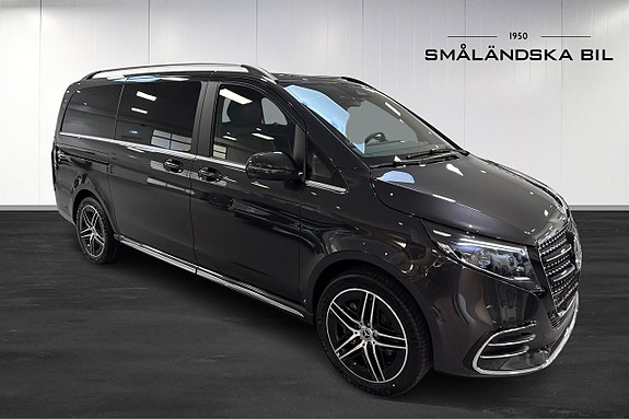 Mercedes-Benz V300 3 of 18