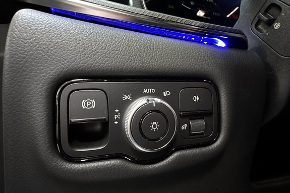 Mercedes-Benz V300 12 of 18