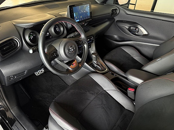 Toyota Yaris 7 of 22