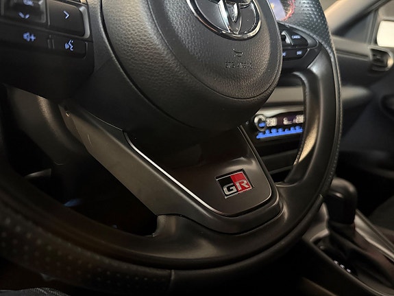 Toyota Yaris 11 of 22
