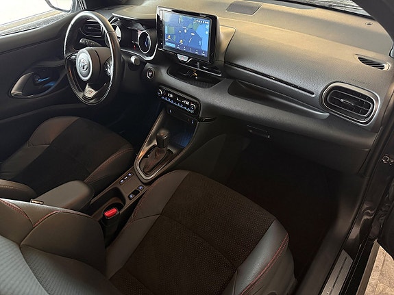 Toyota Yaris 8 of 22