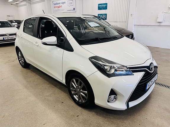 Toyota Yaris 13 of 23