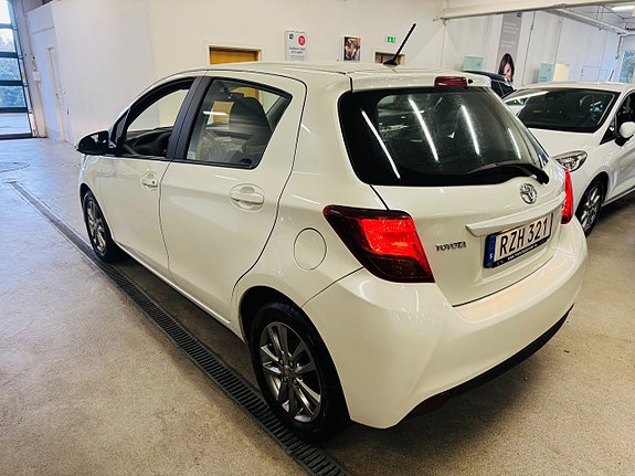 Toyota Yaris 16 of 23