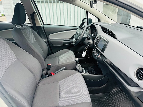 Toyota Yaris 5 of 23