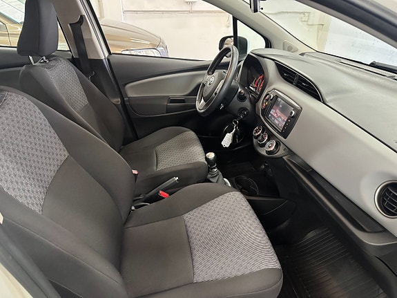 Toyota Yaris 17 of 23