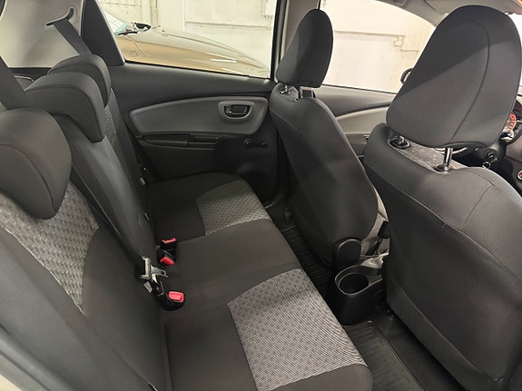 Toyota Yaris 18 of 23